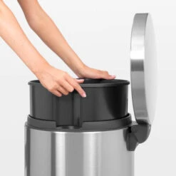 Brabantia Silent Pedaalemmer 45 Liter Met Kunststof Binnenemmer - Matt Steel Fingerprint Proof 12 Brabantia Silent Pedaalemmer 45 Liter Met Kunststof Binnenemmer - Matt Steel Fingerprint Proof -Brabantia 1122349 48be6380