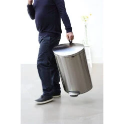 Brabantia FlatBack+ Pedaalemmer 40 Liter Met Kunststof Binnenemmer - Matt Steel Fingerprint Proof -Brabantia 1186777 f5aa8713