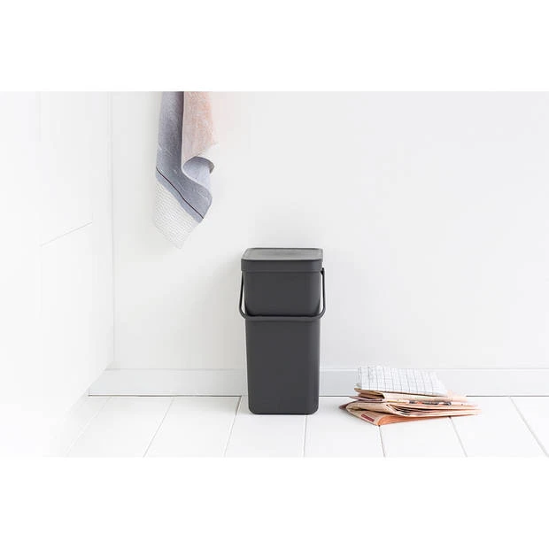 Brabantia Sort & Go Afvalemmer 16 Liter - Dark Grey 6 Brabantia Sort & Go Afvalemmer 16 Liter - Dark Grey - Afbeelding 4