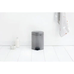 Brabantia NewIcon Pedaalemmer 5 Liter Met Kunststof Binnenemmer - Platinum 11 Brabantia NewIcon Pedaalemmer 5 Liter Met Kunststof Binnenemmer - Platinum -Brabantia 1415984 277ba13a