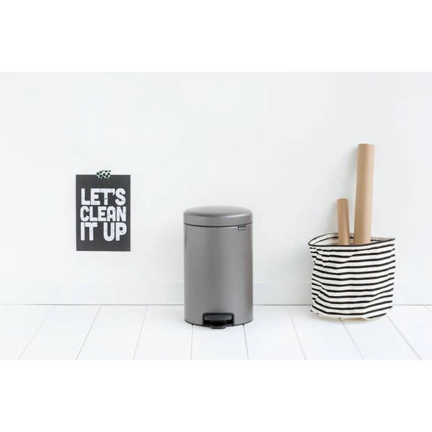 Brabantia NewIcon Pedaalemmer 12 Liter Met Kunststof Binnenemmer - Platinum 6 Brabantia NewIcon Pedaalemmer 12 Liter Met Kunststof Binnenemmer - Platinum - Afbeelding 4