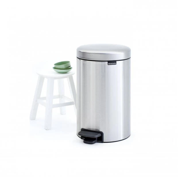 Brabantia NewIcon Pedaalemmer 12 Liter Met Kunststof Binnenemmer - Matt Steel Fingerprint Proof 6 Brabantia NewIcon Pedaalemmer 12 Liter Met Kunststof Binnenemmer - Matt Steel Fingerprint Proof - Afbeelding 4