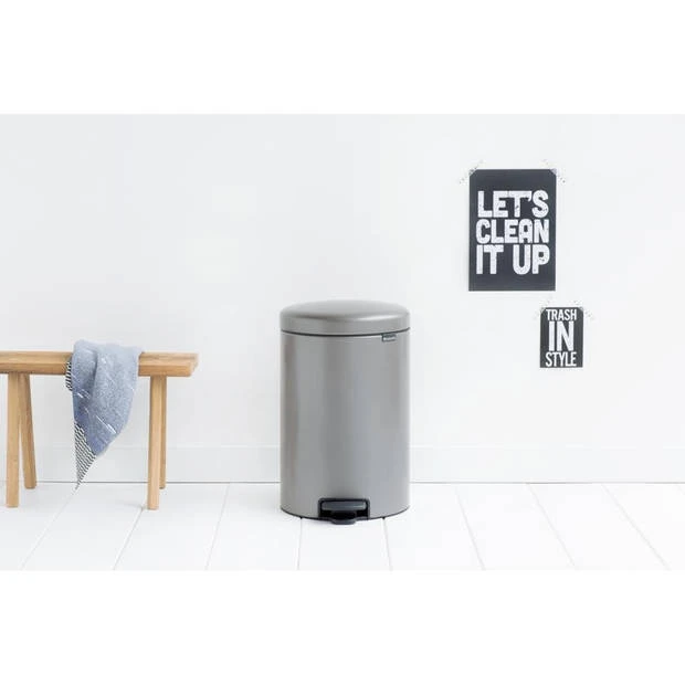 Brabantia NewIcon Pedaalemmer 20 Liter Met Kunststof Binnenemmer - Platinum 6 Brabantia NewIcon Pedaalemmer 20 Liter Met Kunststof Binnenemmer - Platinum - Afbeelding 4