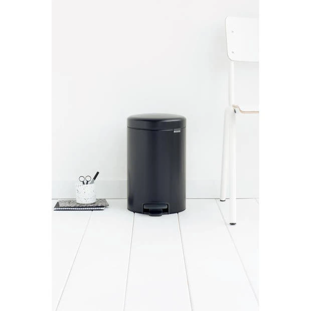 Brabantia NewIcon Pedaalemmer 12 Liter Met Kunststof Binnenemmer - Matt Black 6 Brabantia NewIcon Pedaalemmer 12 Liter Met Kunststof Binnenemmer - Matt Black - Afbeelding 4