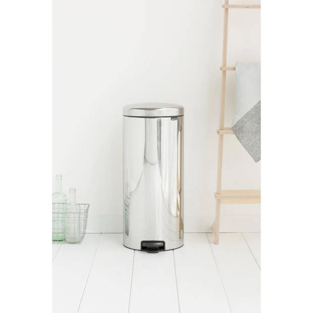 Brabantia NewIcon Pedaalemmer 30 Liter Met Kunststof Binnenemmer - Brilliant Steel 6 Brabantia NewIcon Pedaalemmer 30 Liter Met Kunststof Binnenemmer - Brilliant Steel - Afbeelding 4