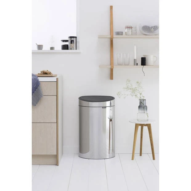 Brabantia Touch Bin Afvalemmer 40 Liter Met Kunststof Binnenemmer - Brilliant Steel 6 Brabantia Touch Bin Afvalemmer 40 Liter Met Kunststof Binnenemmer - Brilliant Steel - Afbeelding 4