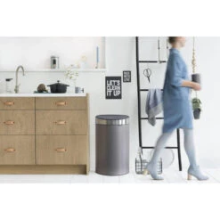 Brabantia Touch Bin Afvalemmer 40 Liter Met Kunststof Binnenemmer - Platinum / Matt Steel -Brabantia 1433422 65f6f9bf