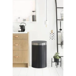 Brabantia Touch Bin Afvalemmer 40 Liter Met Kunststof Binnenemmer - Matt Black / Matt Steel Fingerprint Proof -Brabantia 1433423 13b6f70b