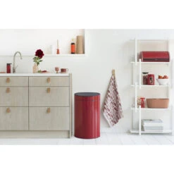 Brabantia Touch Bin Afvalemmer 40 Liter Met Kunststof Binnenemmer - Passion Red -Brabantia 1466112 5b9489a4