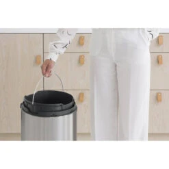 Brabantia Touch Bin Afvalemmer 30 Liter Met Kunststof Binnenemmer - Matt Steel -Brabantia 1475899 d1a2c2cd