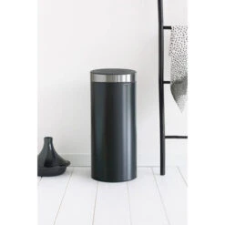 Brabantia Touch Bin Afvalemmer 30 Liter Met Kunststof Binnenemmer - Matt Black / Matt Steel Fingerprint Proof -Brabantia 1475900 a9a2d10e