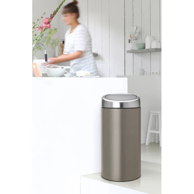 Brabantia Touch Bin Afvalemmer 2 X 20 Liter Met 2 Kunststof Binnenemmers - Platinum / Matt Steel Fingerprint Proof 5 Brabantia Touch Bin Afvalemmer 2 X 20 Liter Met 2 Kunststof Binnenemmers - Platinum / Matt Steel Fingerprint Proof - Afbeelding 3
