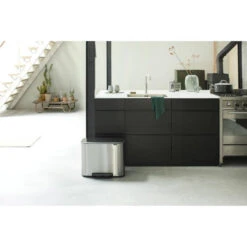 Brabantia Bo Pedaalemmer 3 X 11 Liter Met 3 Kunststof Binnenemmers - Matt Steel Fingerprint Proof 20 Brabantia Bo Pedaalemmer 3 X 11 Liter Met 3 Kunststof Binnenemmers - Matt Steel Fingerprint Proof -Brabantia 1773242 8ecb35ca