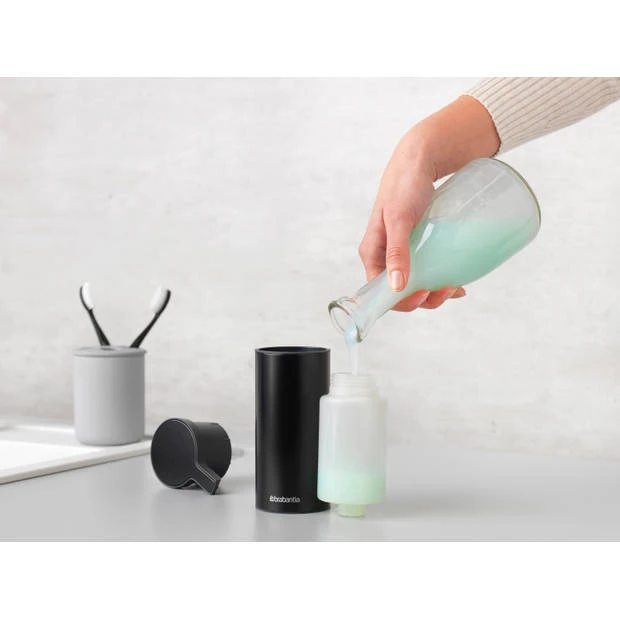 Brabantia Zeeppomp - 200 Ml - Matt Black 6 Brabantia Zeeppomp - 200 Ml - Matt Black - Afbeelding 4