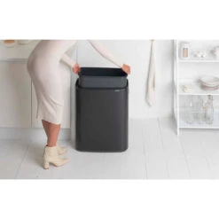 Brabantia Bo Touch Bin Afvalemmer 60 Liter Met Kunststof Binnenemmer - Matt Black -Brabantia 2119673 3bdd694e