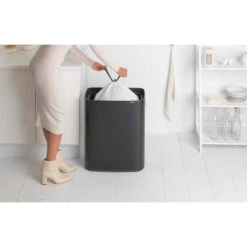 Brabantia Bo Touch Bin Afvalemmer 60 Liter Met Kunststof Binnenemmer - Matt Black -Brabantia 2119673 f164a10a