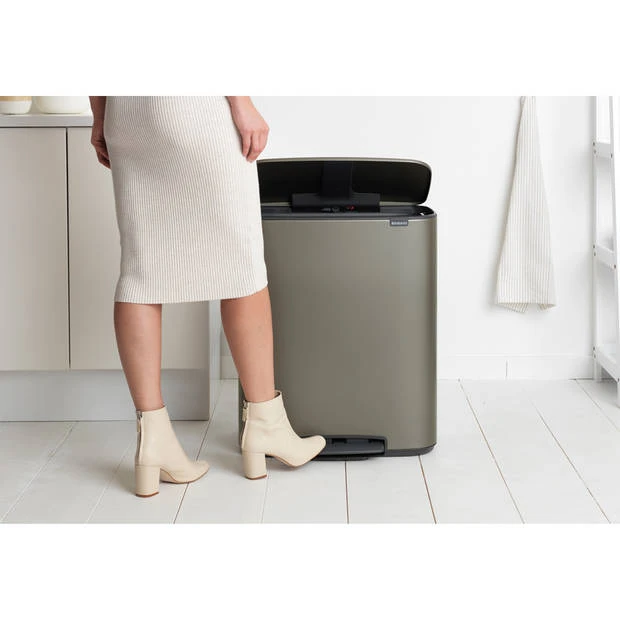 Brabantia Bo Pedaalemmer 2 X 30 Liter Met 2 Kunststof Binnenemmer - Platinum 11 Brabantia Bo Pedaalemmer 2 X 30 Liter Met 2 Kunststof Binnenemmer - Platinum - Afbeelding 9