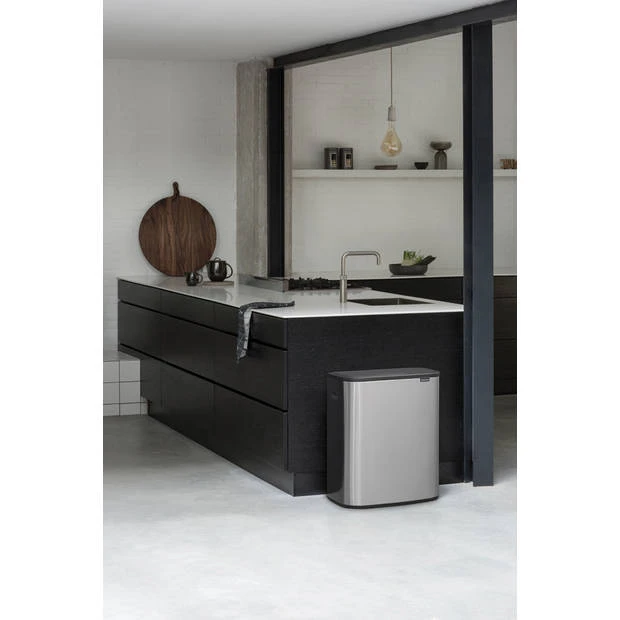 Brabantia Bo Touch Bin Afvalemmer 2 X 30 Liter Met 2 Kunststof Binnenemmers - Matt Steel Fingerprint Proof 10 Brabantia Bo Touch Bin Afvalemmer 2 X 30 Liter Met 2 Kunststof Binnenemmers - Matt Steel Fingerprint Proof - Afbeelding 8