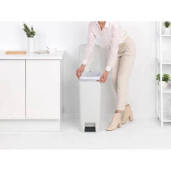 Brabantia StepUp Pedaalemmer 40 Liter - Light Grey 11 Brabantia StepUp Pedaalemmer 40 Liter - Light Grey -Brabantia 3486232 59d1c706