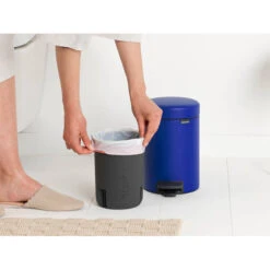 Brabantia NewIcon Pedaalemmer 3 Liter Met Kunststof Binnenemmer - Mineral Powerful Blue -Brabantia 3729876 2a42839d