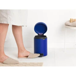 Brabantia NewIcon Pedaalemmer 3 Liter Met Kunststof Binnenemmer - Mineral Powerful Blue -Brabantia 3729876 b1afd1d4