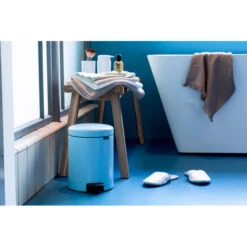 Brabantia NewIcon Pedaalemmer 5 Liter Met Kunststof Binnenemmer - Dreamy Blue -Brabantia 3729878 59c9bb98
