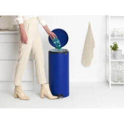 Brabantia NewIcon Pedaalemmer 30 Liter Met Kunststof Binnenemmer - Mineral Powerful Blue 17 Brabantia NewIcon Pedaalemmer 30 Liter Met Kunststof Binnenemmer - Mineral Powerful Blue -Brabantia 3729926 7a7d9483