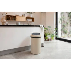 Brabantia Touch Bin Afvalemmer 60 Liter - Soft Beige 10 Brabantia Touch Bin Afvalemmer 60 Liter - Soft Beige -Brabantia 3729929 7a8a9235