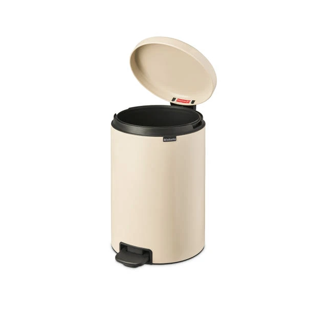 Brabantia NewIcon Pedaalemmer 20 Liter Met Kunststof Binnenemmer - Soft Beige 7 Brabantia NewIcon Pedaalemmer 20 Liter Met Kunststof Binnenemmer - Soft Beige - Afbeelding 5